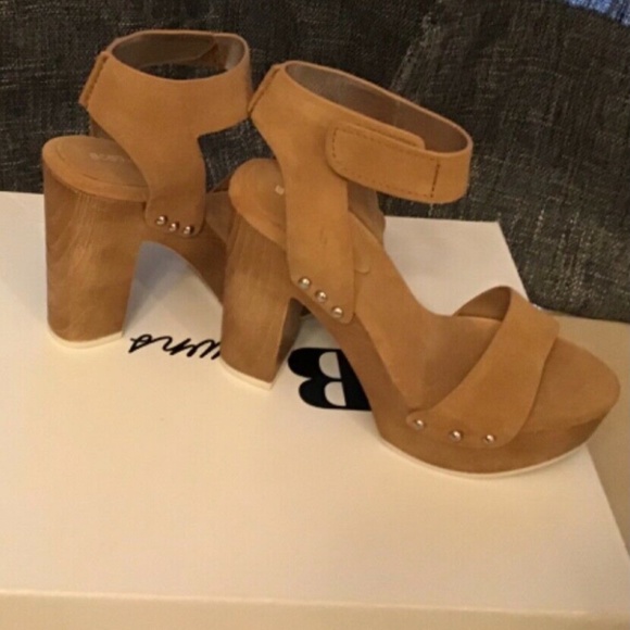 BCBG SUEDE PLATFORM - Picture 6 of 7